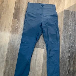 Lululemon size 6 wunder unders